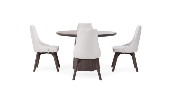 Mesa Comedor Milano redonda con 4 sillas Vela de la marca Aristas, vista en cruz. La mesa presenta una superficie circular en madera, sostenida por una base central de diseño contemporáneo. Las sillas Vela tienen un estilo elegante con respaldo curvo y acabado en tela suave.