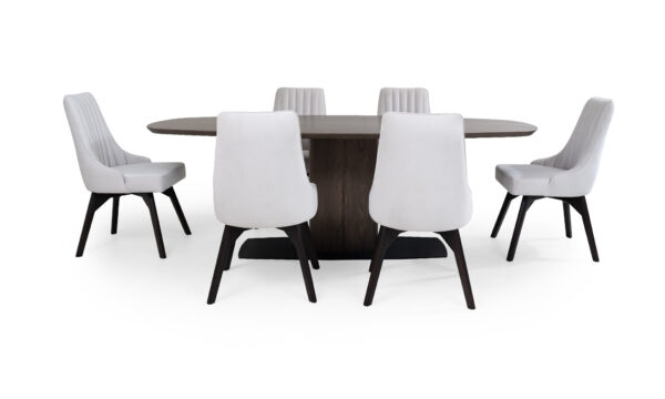 Vista frontal de la Mesa de Comedor Niza con 6 sillas Florencia de la marca Aristas. La mesa presenta un diseño moderno, con una superficie amplia y una base robusta en madera color Ceniza. Las sillas Florencia, aportan un estilo elegante con su respaldo alto de líneas rectas y tapizado suave.